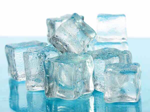 Ice cube के अद्भुत ब्यूटी टिप्स, आपको बना देंगे खूबसूरत और जवां